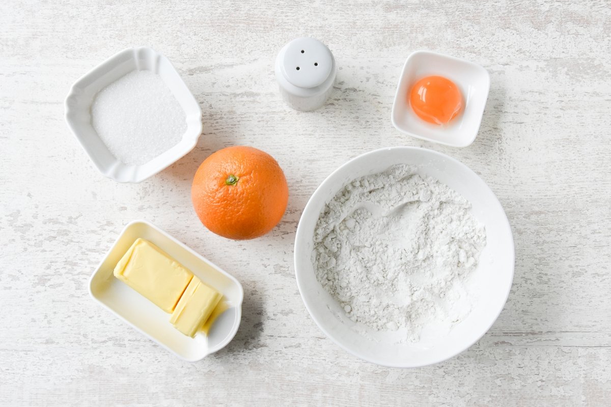 Ingredientes para preparar las galletas de naranja