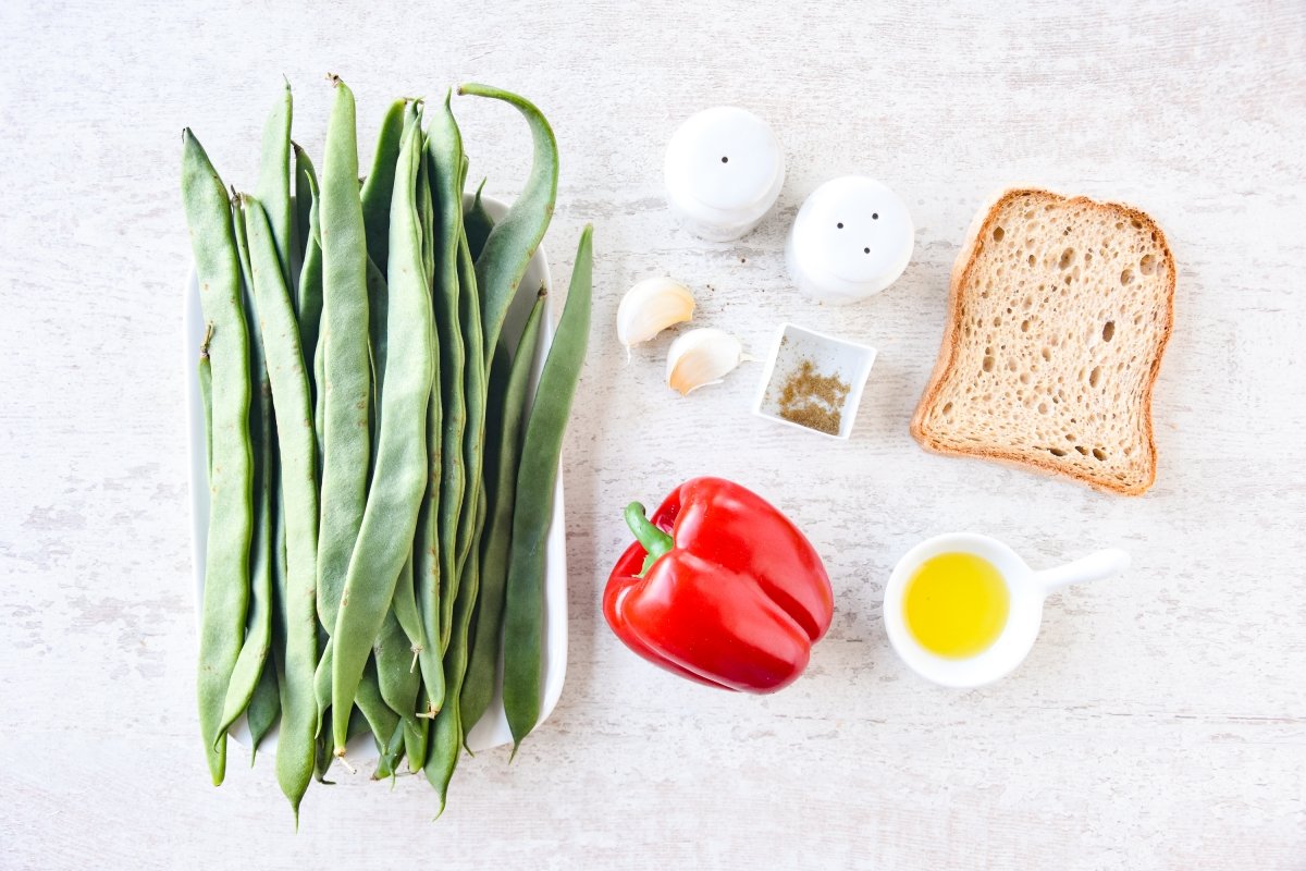 Ingredientes para preparar las judías verdes a la andaluza