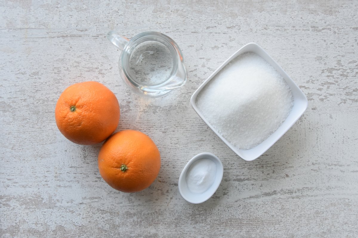 Ingredientes para preparar las naranjas confitadas