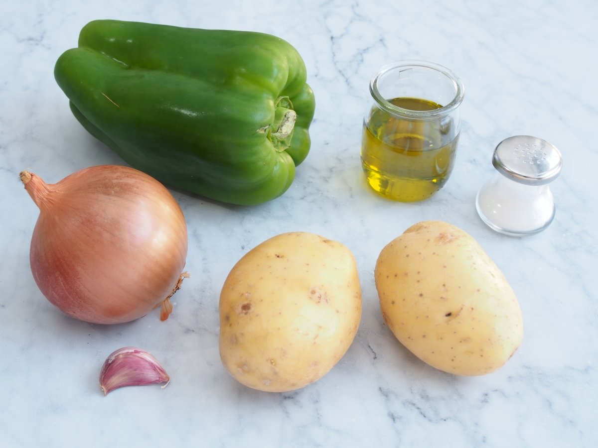 Ingredientes para preparar las patatas a lo pobre