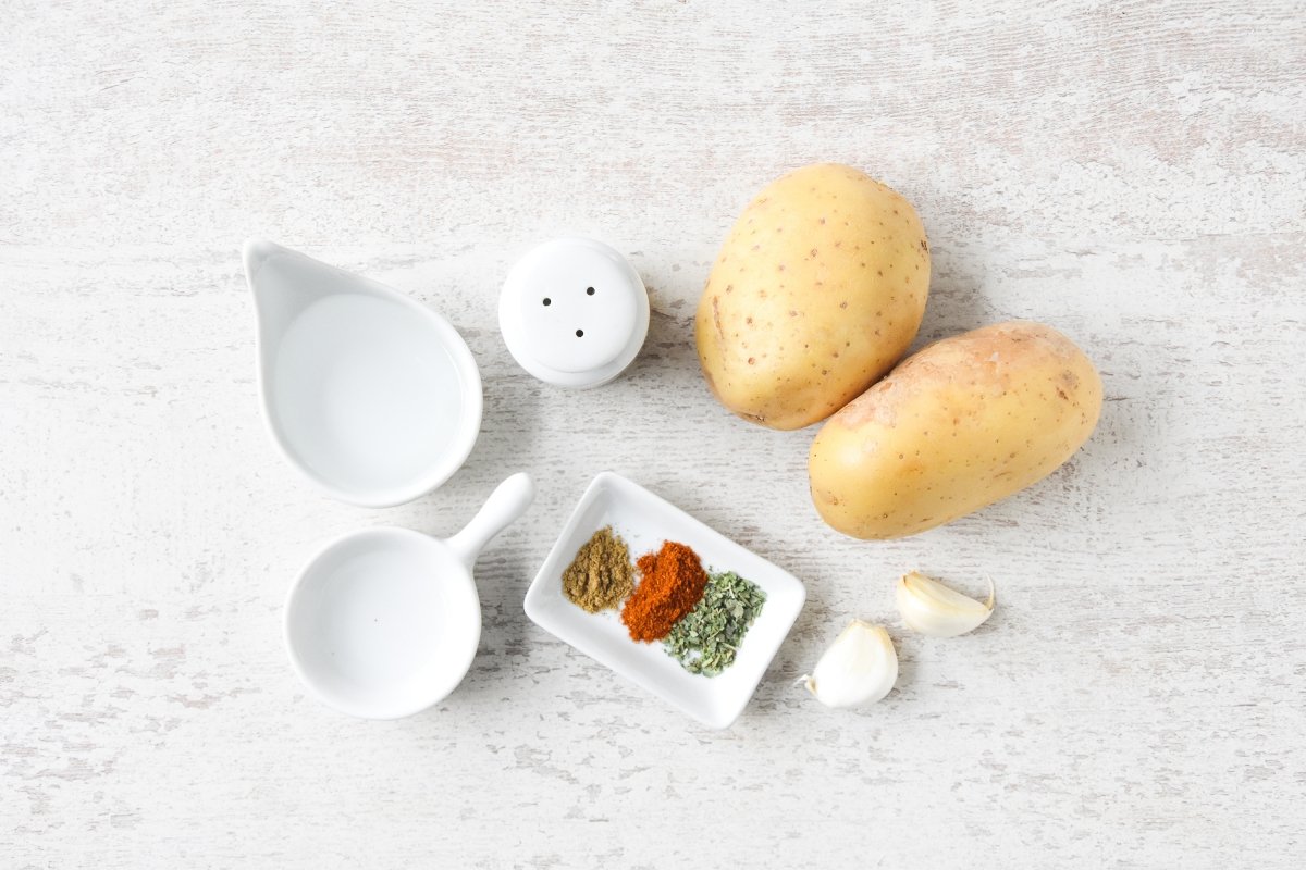 Ingredientes para preparar las patatas en adobillo