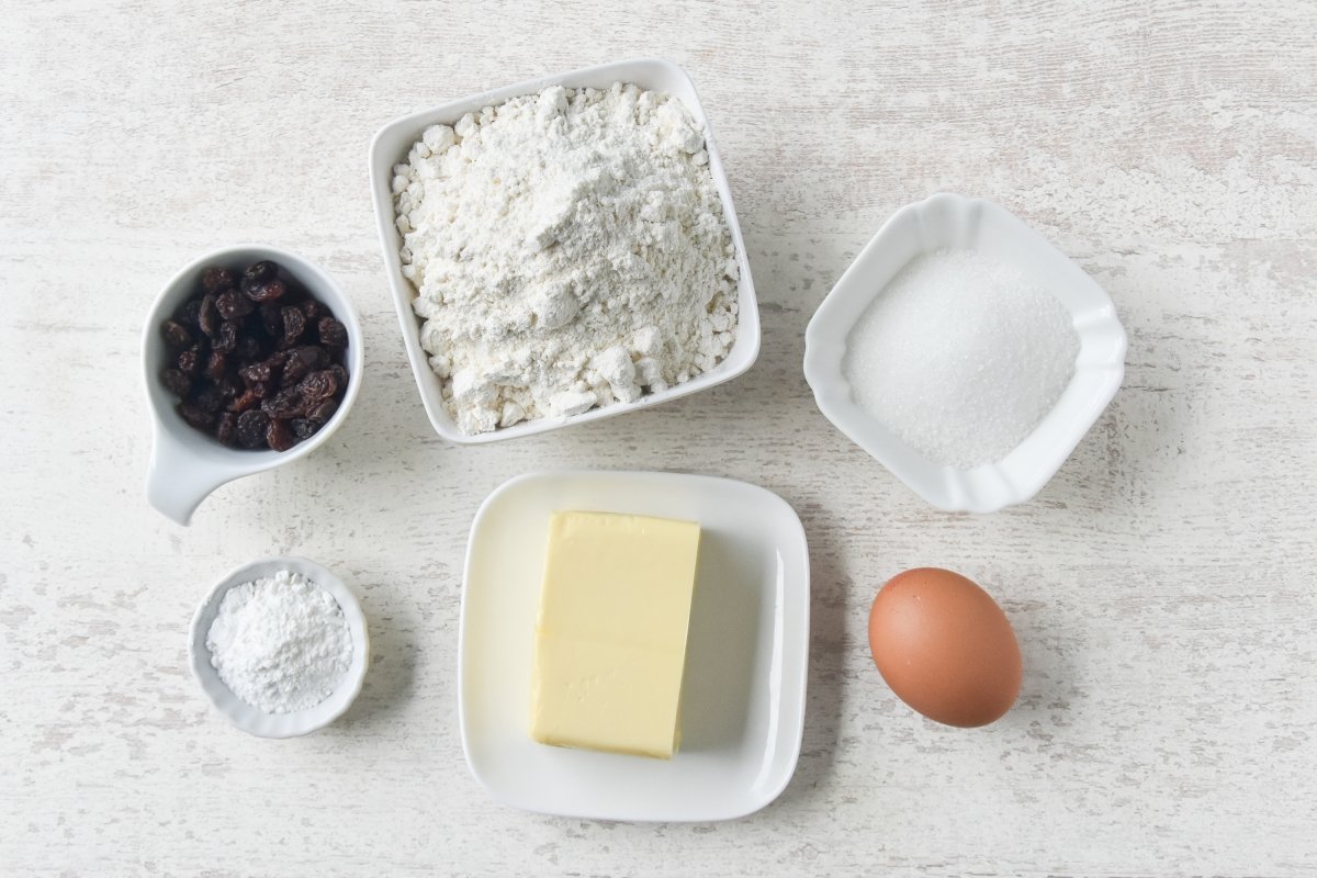 Ingredientes para preparar las tortas galesas o Welsh cakes