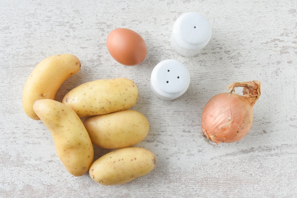 Ingredientes para preparar las tortitas de patata