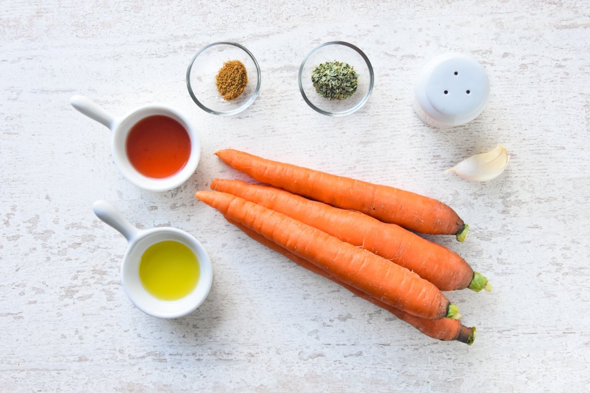 Ingredientes para preparar las zanahorias aliñadas
