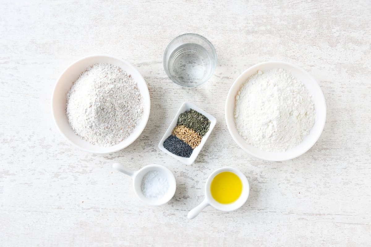 Ingredientes para preparar los crackers caseros