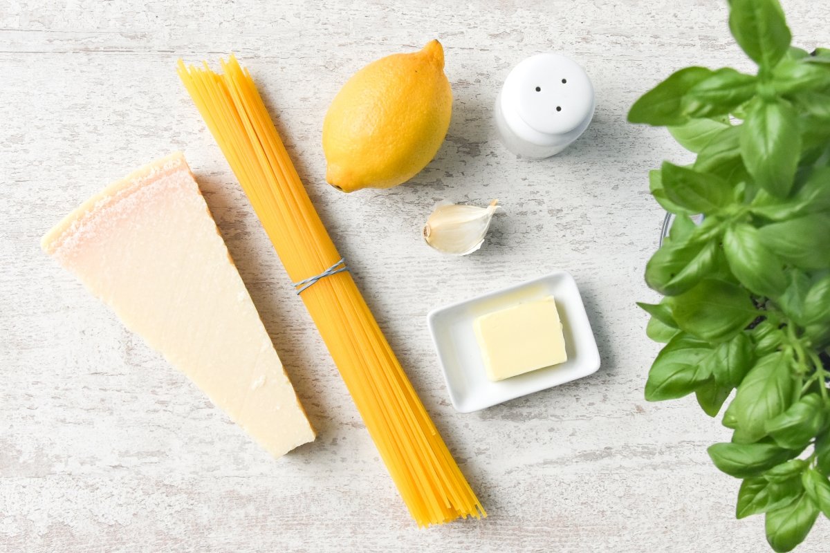 Ingredientes para preparar los espaguetis al limón