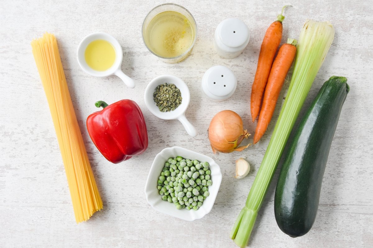 Ingredientes para preparar los espaguetis con verduras