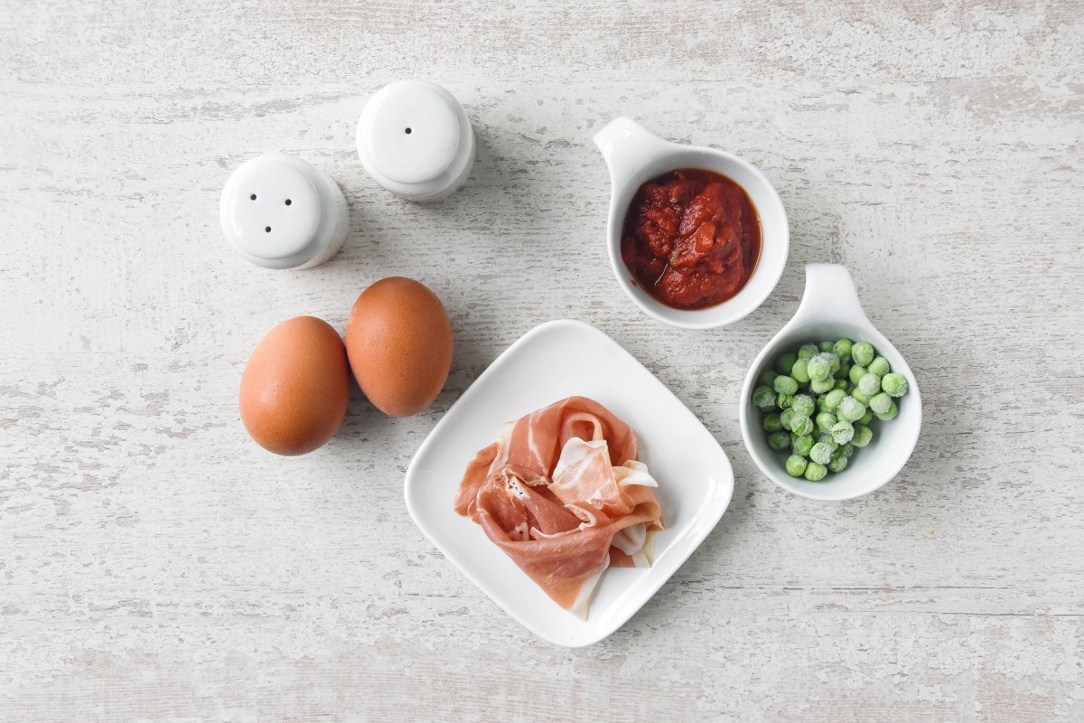 Ingredientes para preparar los huevos al plato en freidora de aire