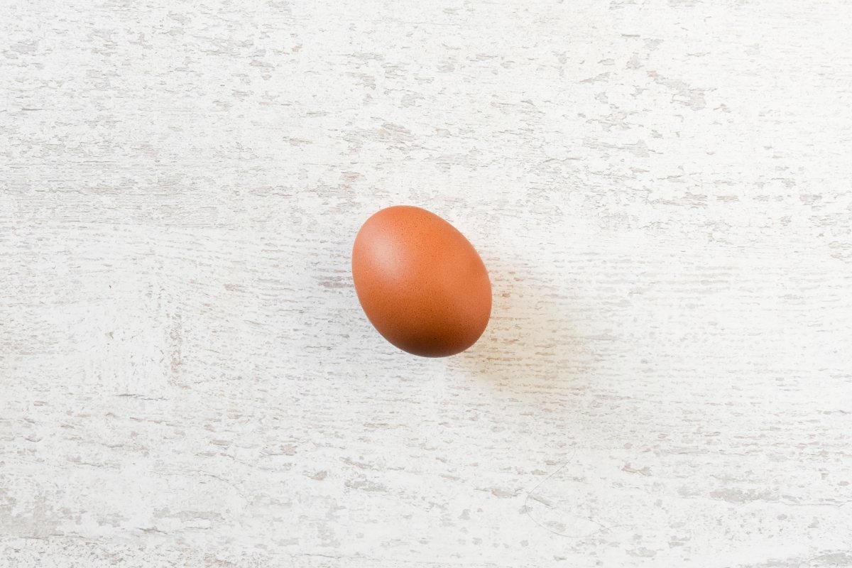 Ingredientes para preparar los huevos cocidos
