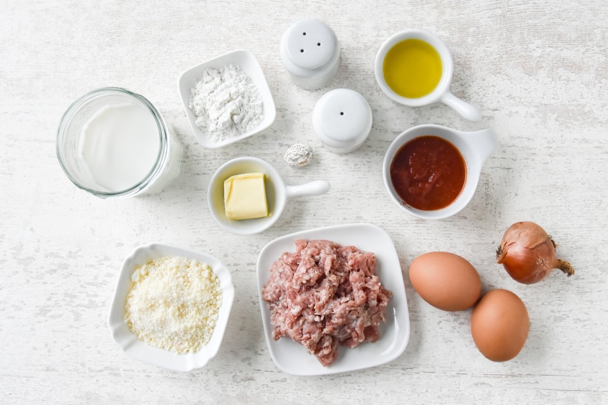 Ingredientes para preparar los huevos rellenos de carne