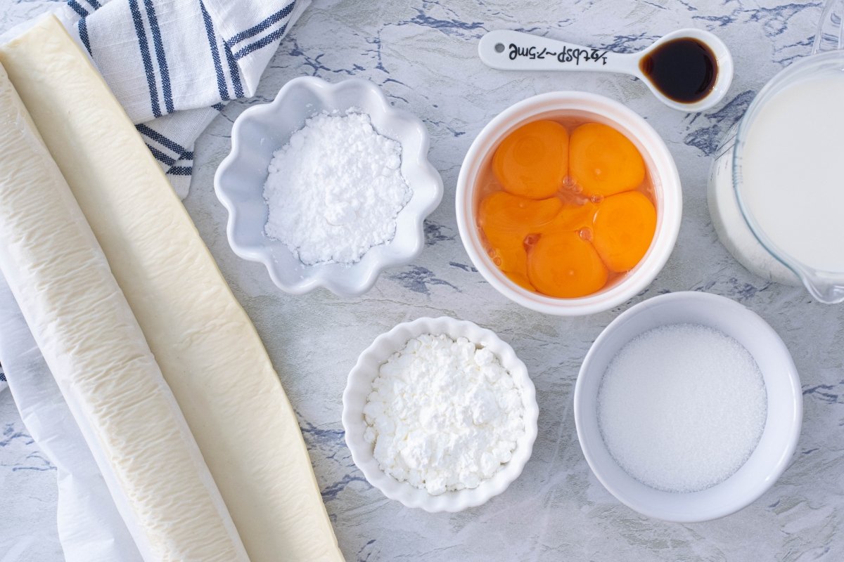 Ingredientes para preparar los miguelitos de crema