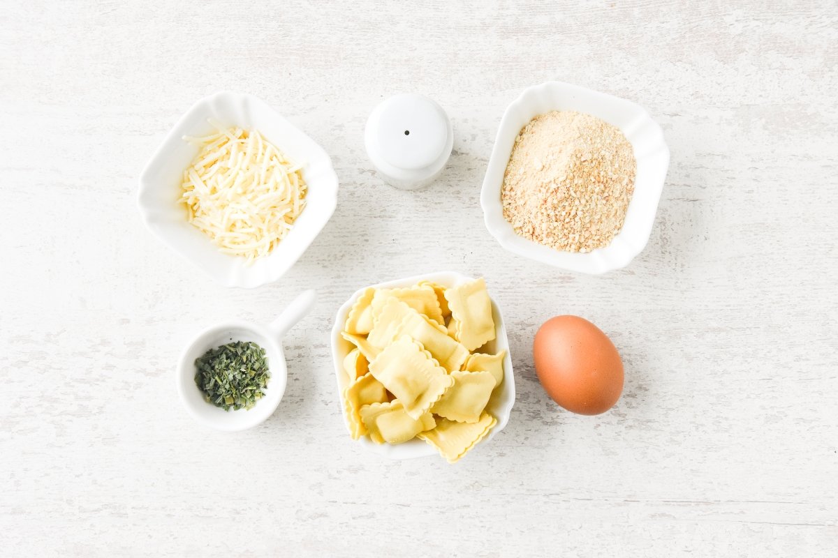 Ingredientes para preparar los raviolis fritos