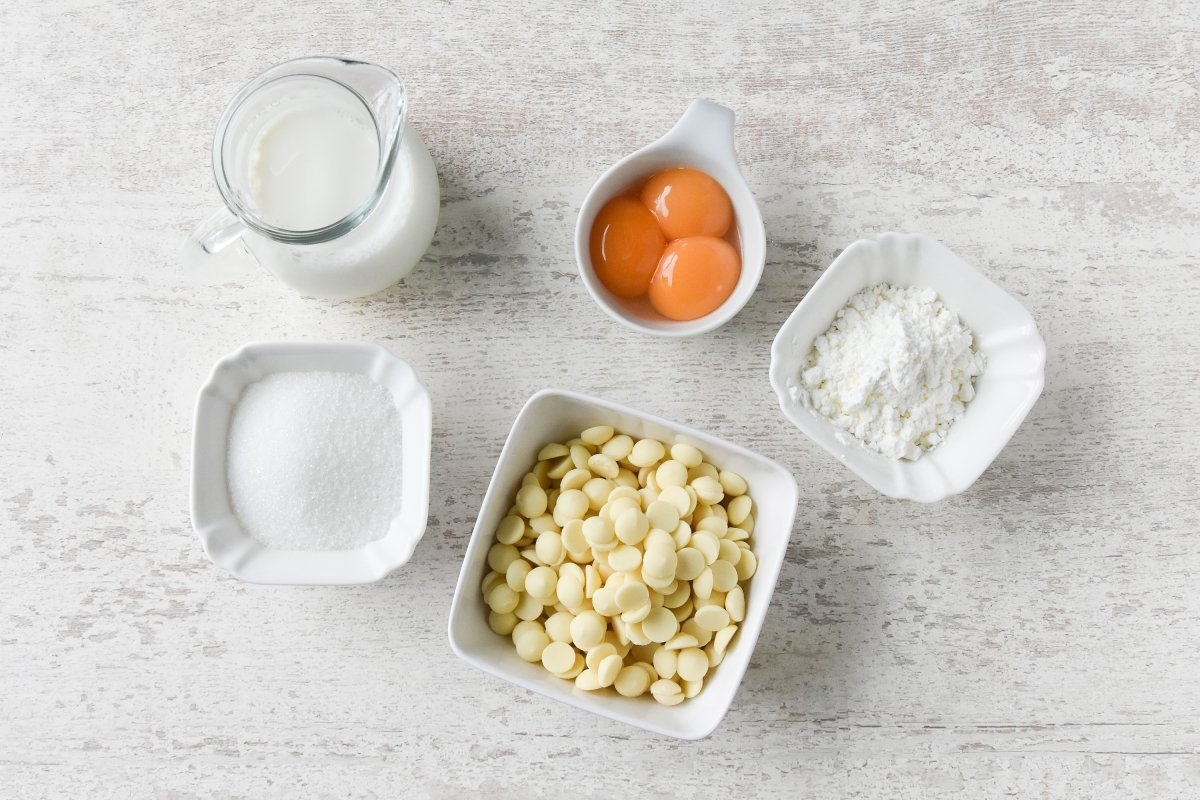 Ingredientes para preparar natillas de chocolate blanco