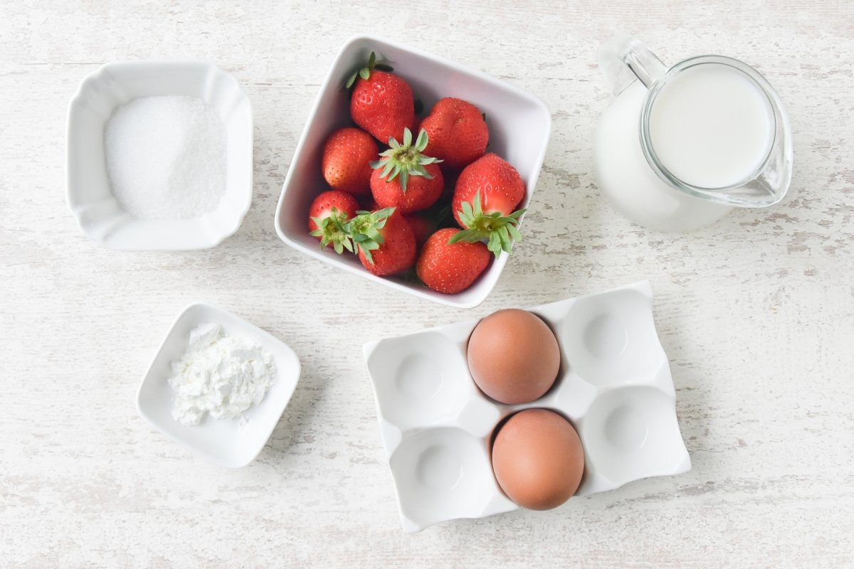 Ingredientes para preparar natillas de fresa