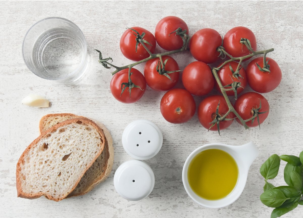 Ingredientes para preparar pappa al pomodoro