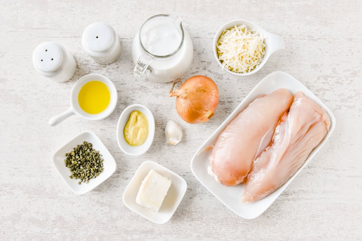 Ingredientes para preparar pechugas de pollo con salsa de queso
