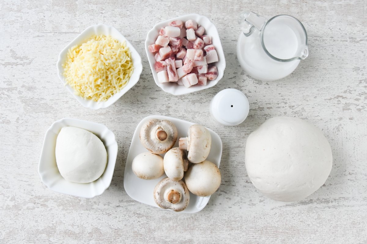 Ingredientes para preparar pizza carbonara