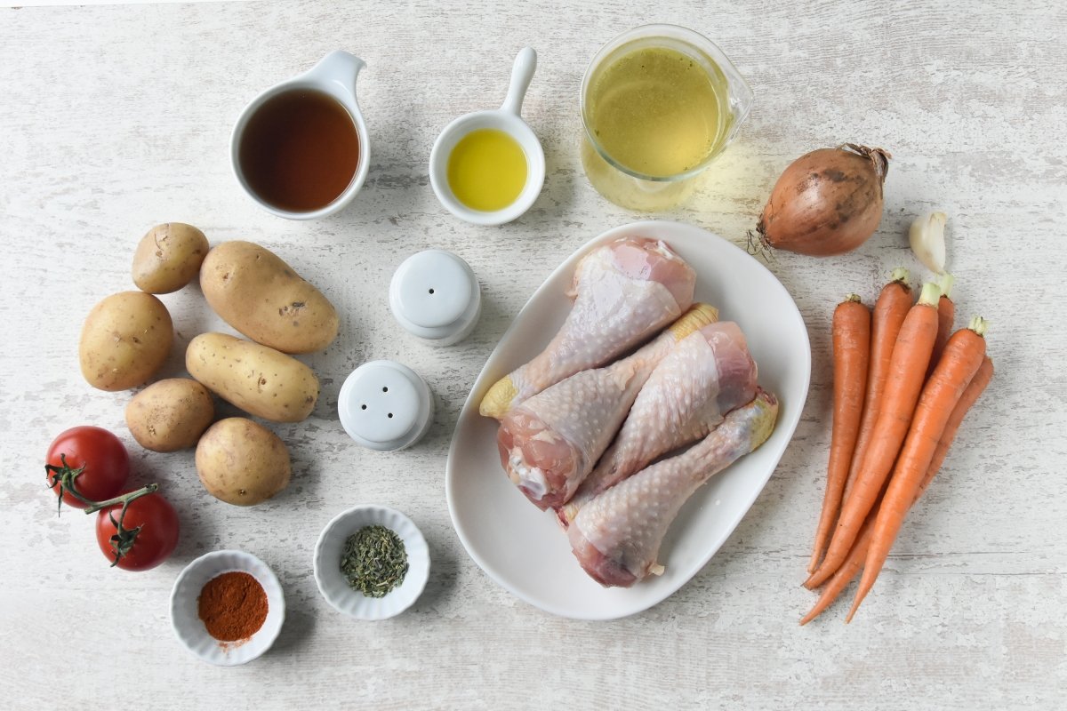 Ingredientes para preparar pollo en salsa con patatas