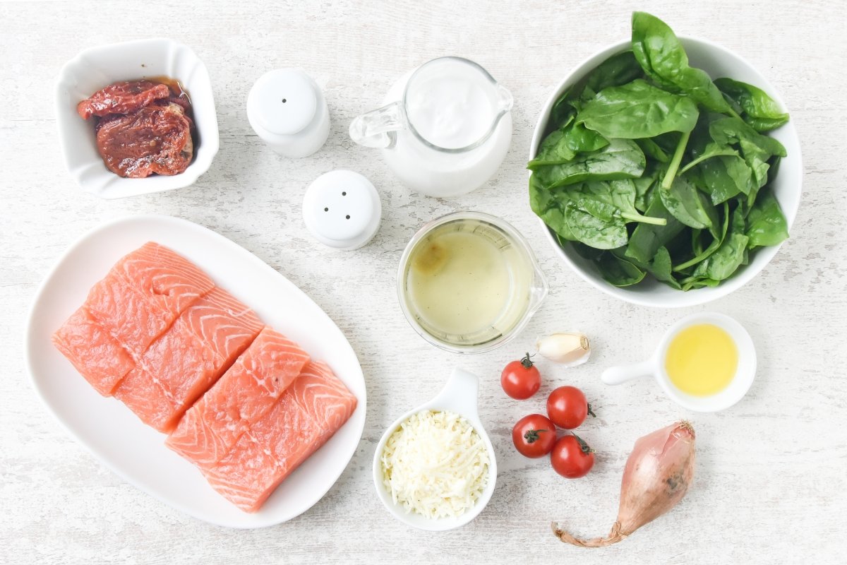Ingredientes para preparar salmón a la toscana