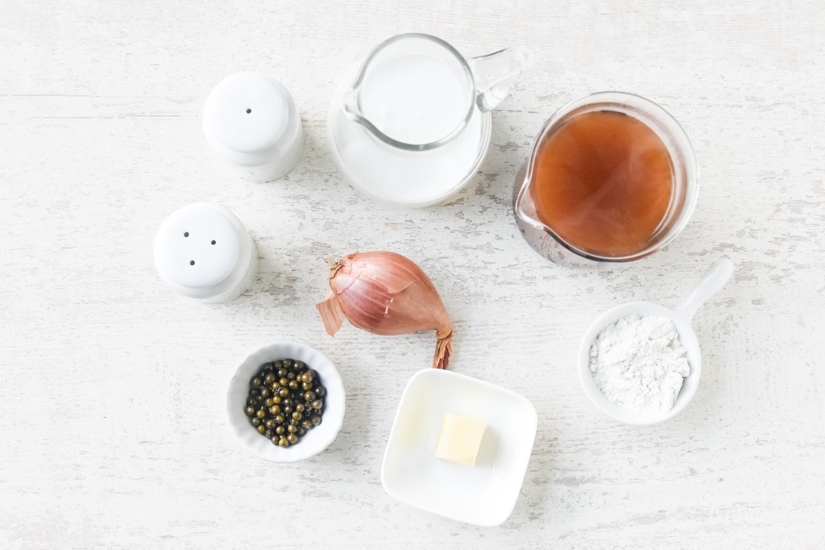 Ingredientes para preparar salsa a la pimienta verde