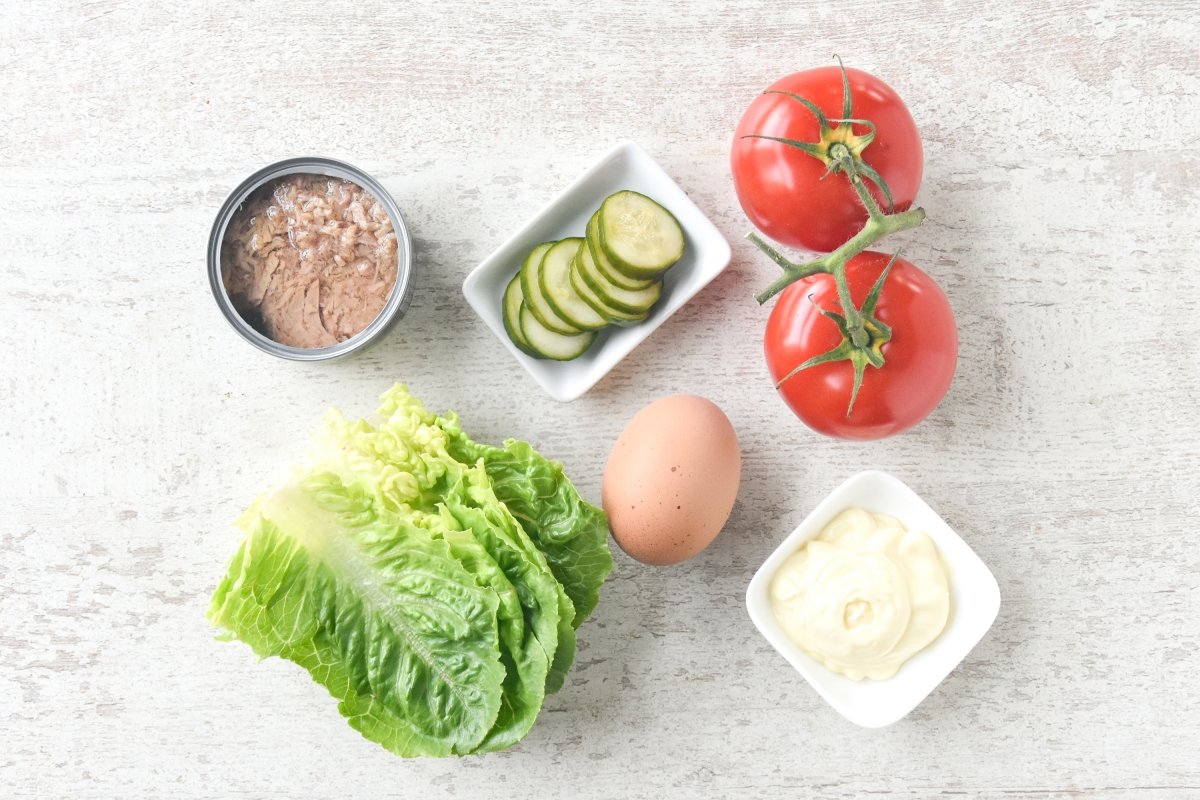 Ingredientes para preparar tomates rellenos de atún