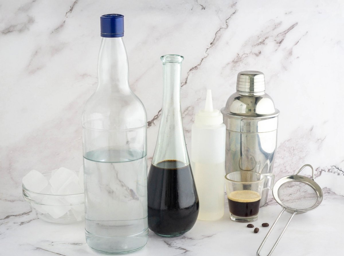 Ingredientes para preparar un espresso martini