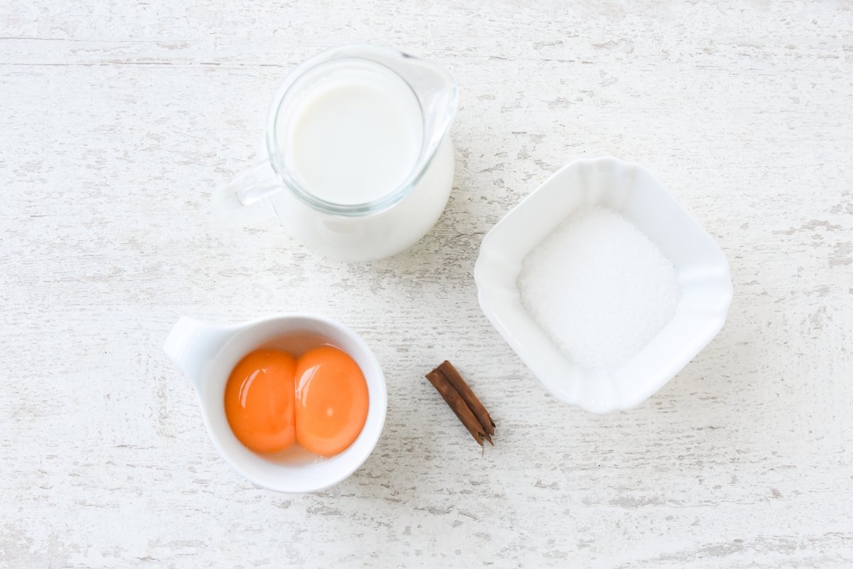 Ingredientes para preprarar las natillas sin maicena