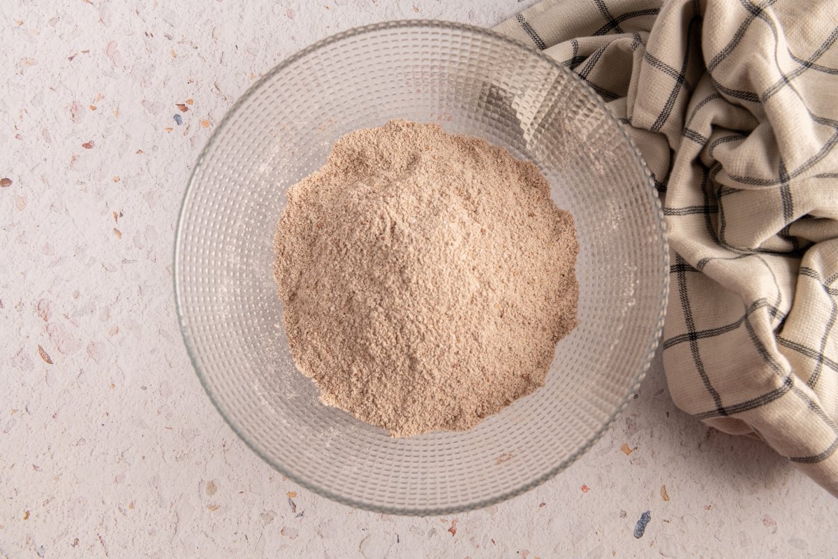 Ingredientes secos para la masa de pumpernickel