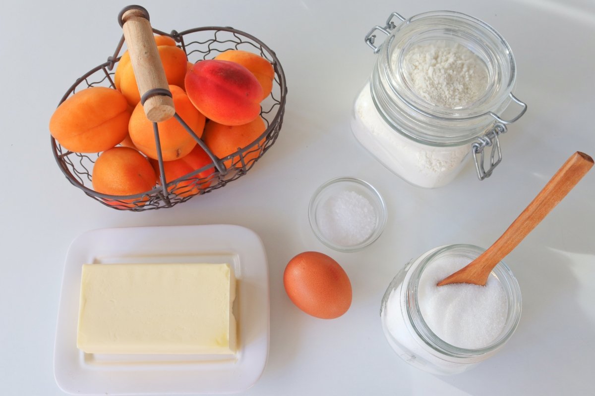 Apricot tarte tatin ingredients