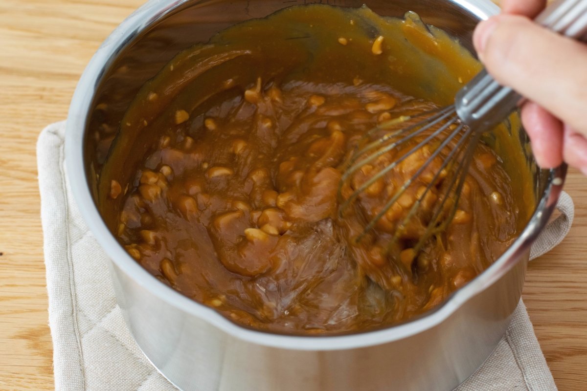 Integramos la gelatina de la mousse de turrón blando