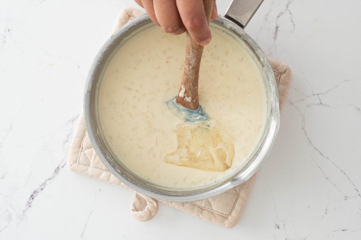 Integramos la gelatina de la tarta de arroz con leche