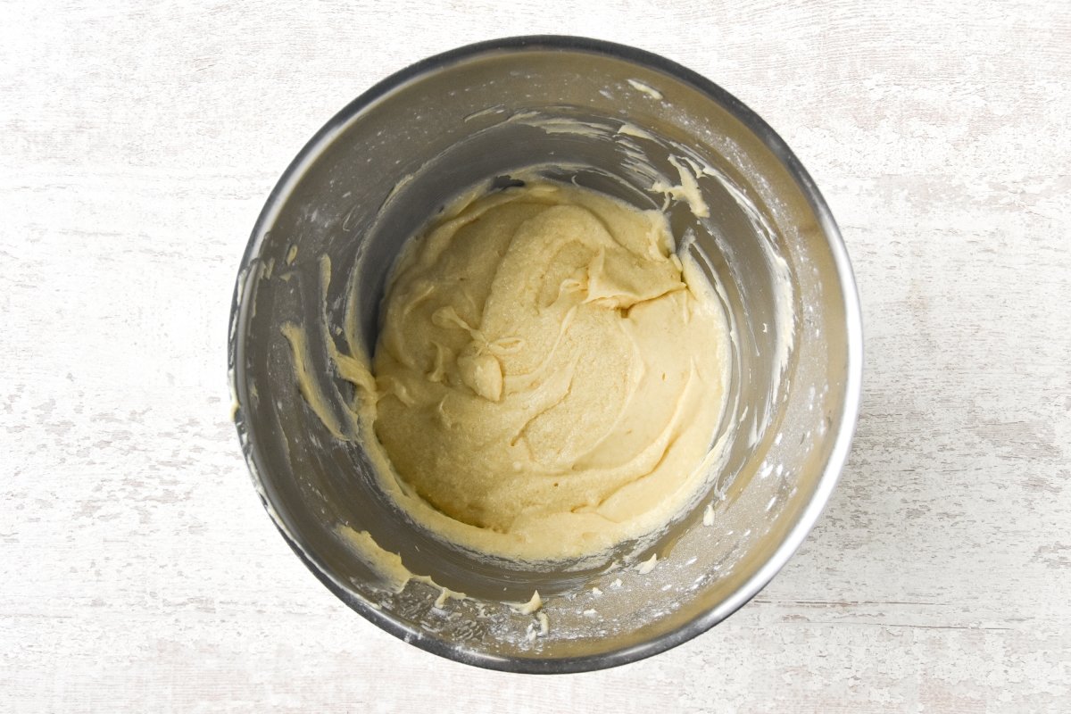 Integramos la harina con la sal y la levadura