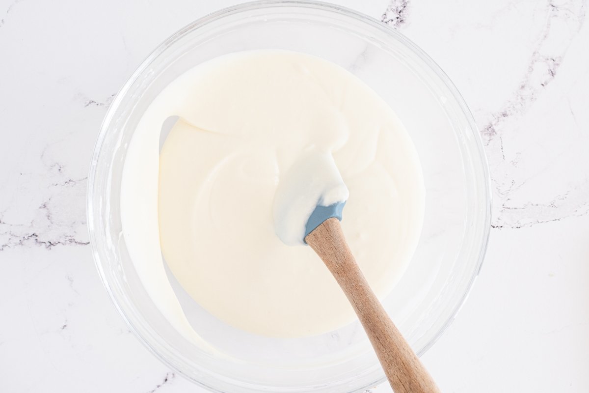 Integramos la nata y la mezcla de limón