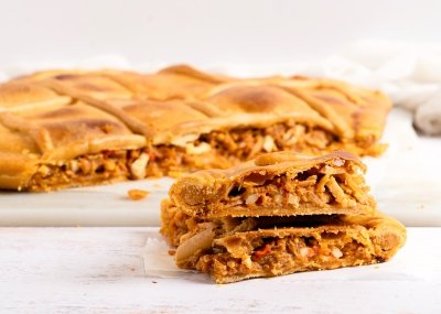 Empanada de atún con tomate