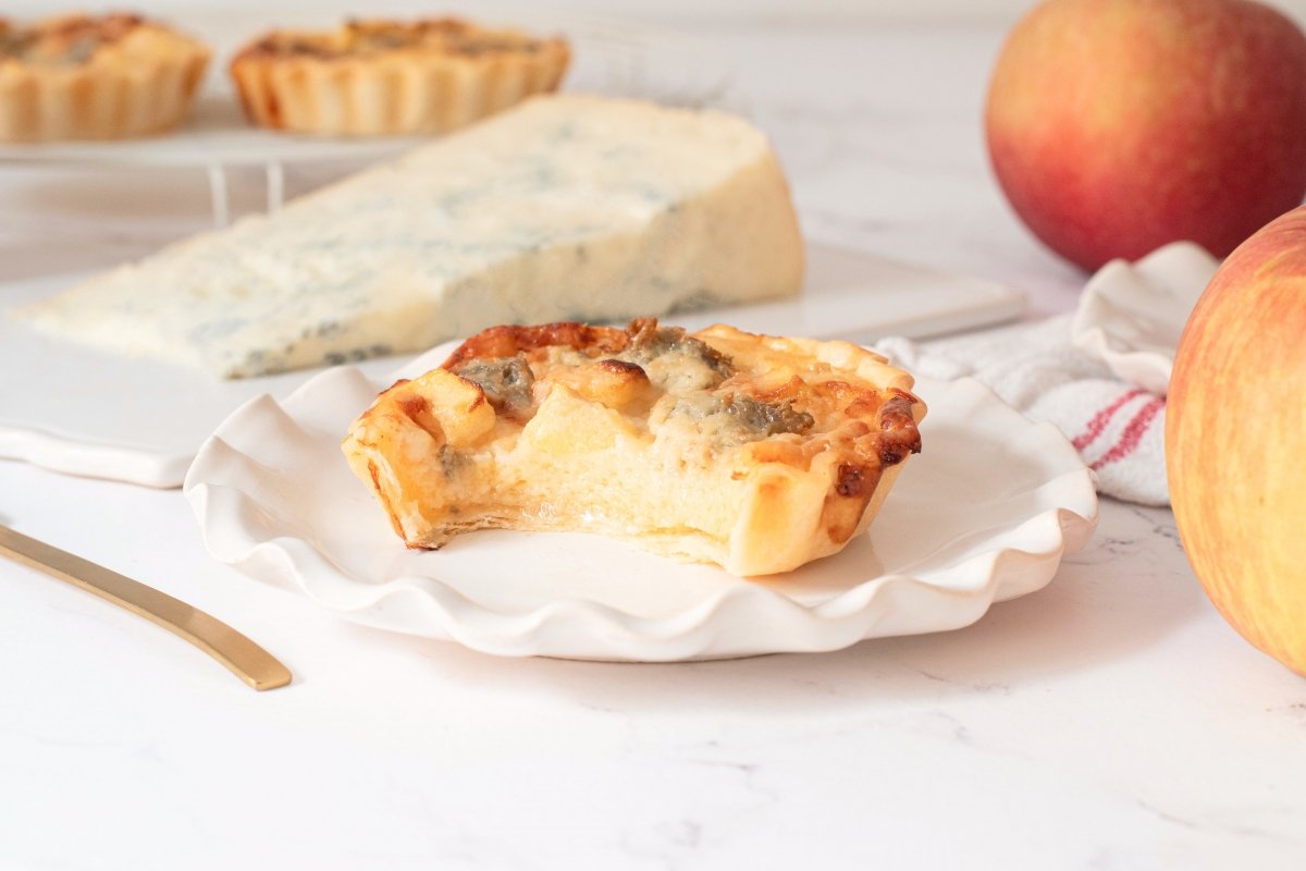 Interior de las tartaletas de queso Gorgonzola con manzana