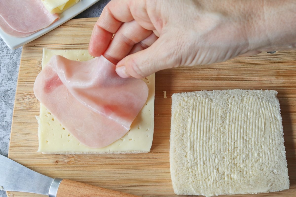 sandwich with ham and cheese crumbs