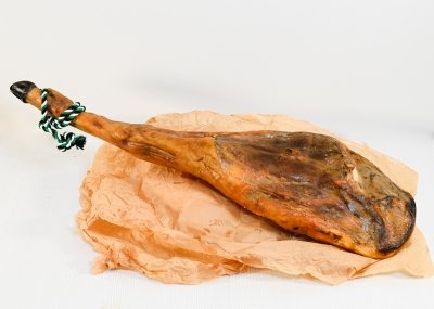 Por qué se llama jamón serrano