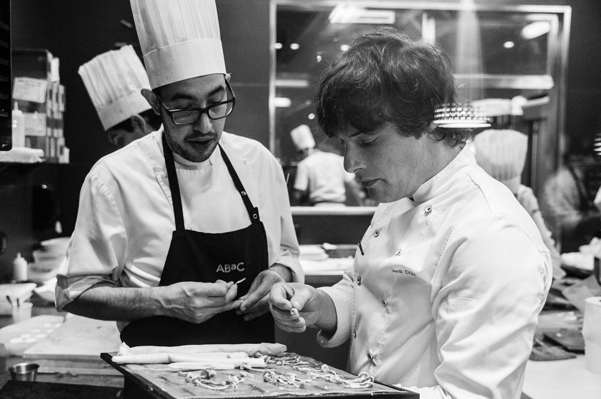 Jordi Cruz del restaurante ABaC en mitad de un servicio