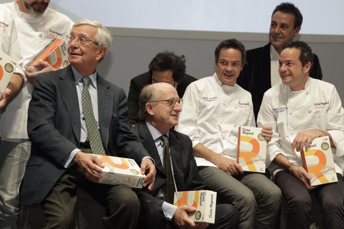 Juan Mari Arzak y otros cocineros en la presentación de la Guía Repsol 2015