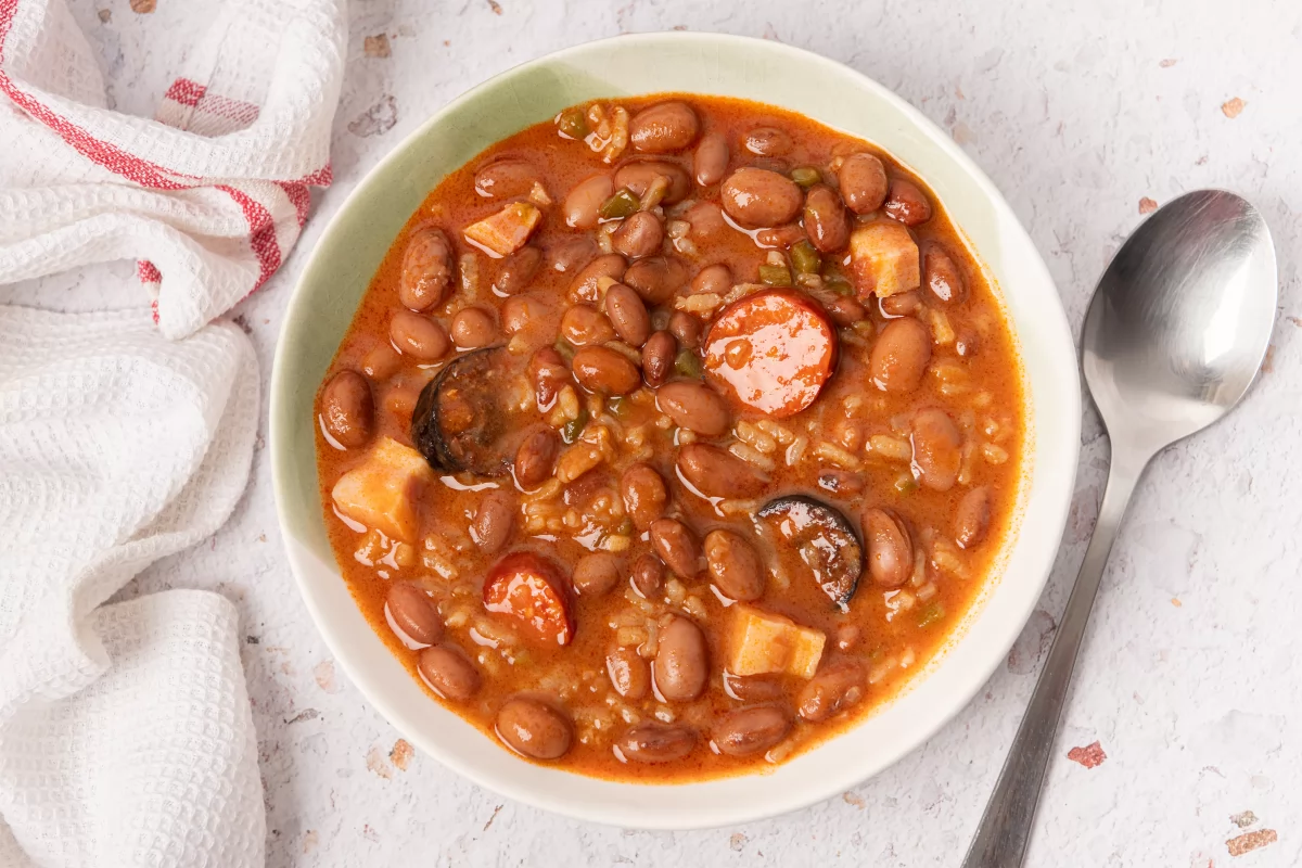 Judías pintas con arroz, chorizo, morcilla y panceta