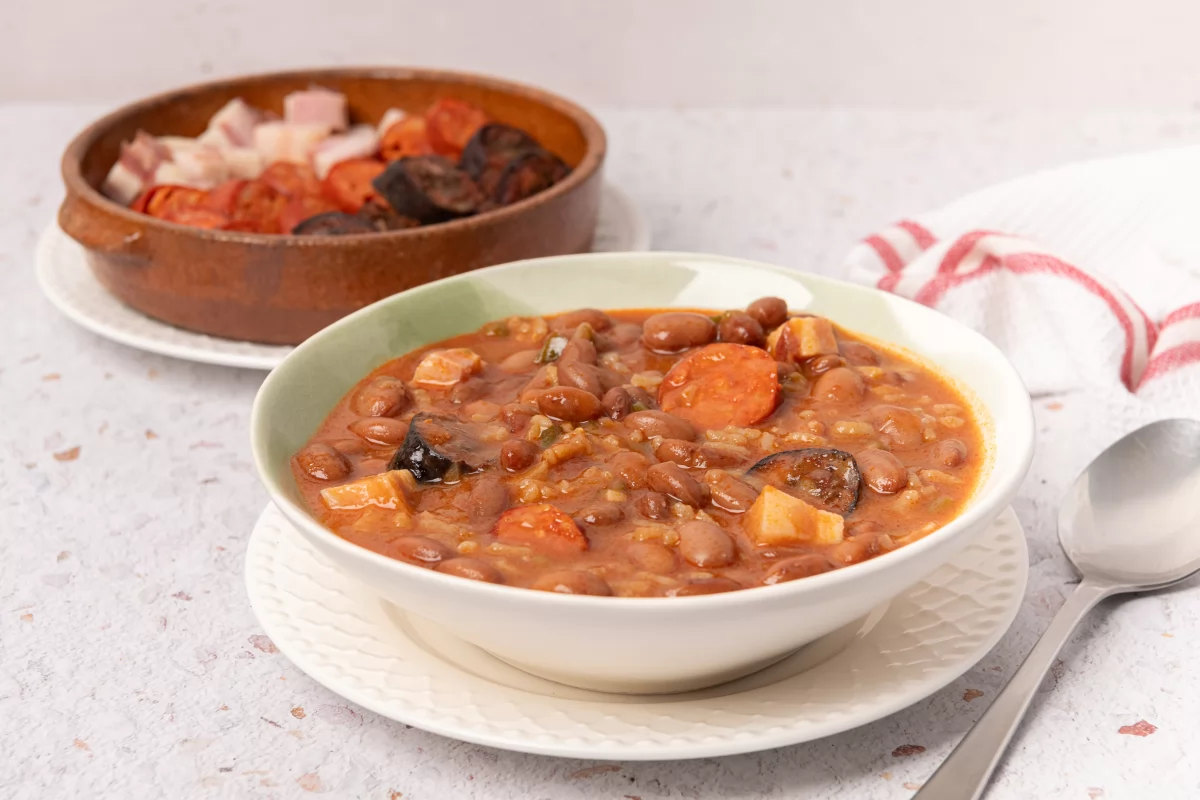 Judías pintas con arroz listas para tomar