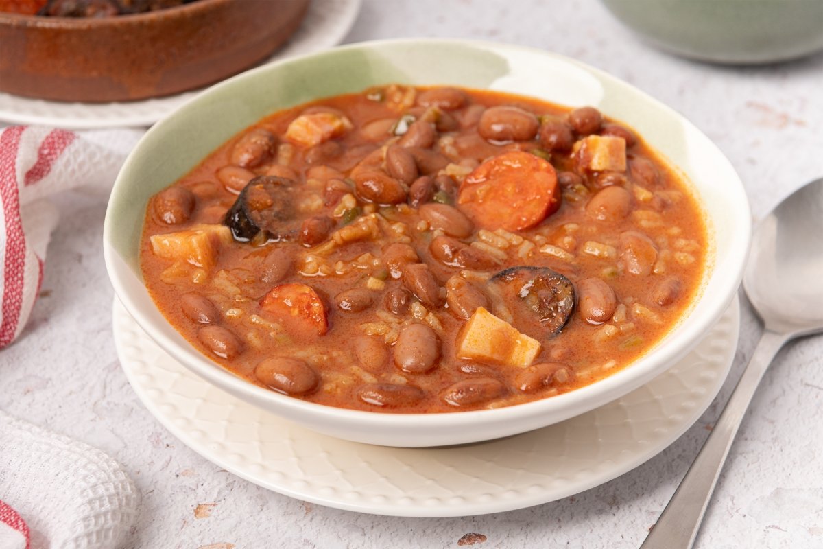 Judías pintas con arroz recién hechas