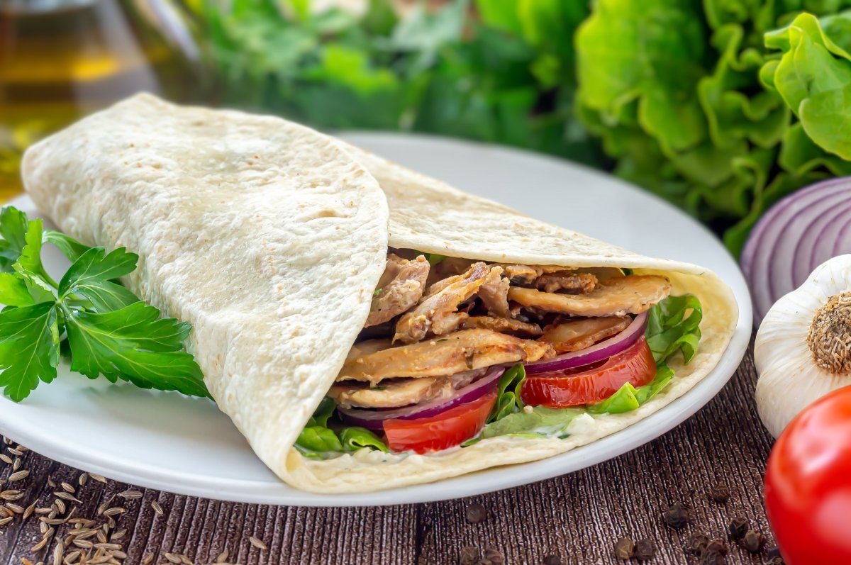 Döner kebab de pollo casero cómo hacer un döner o un dürüm kebab en casa