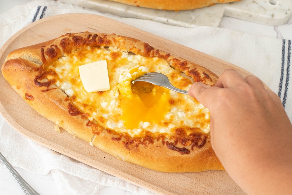 Khachapuri listo para servir