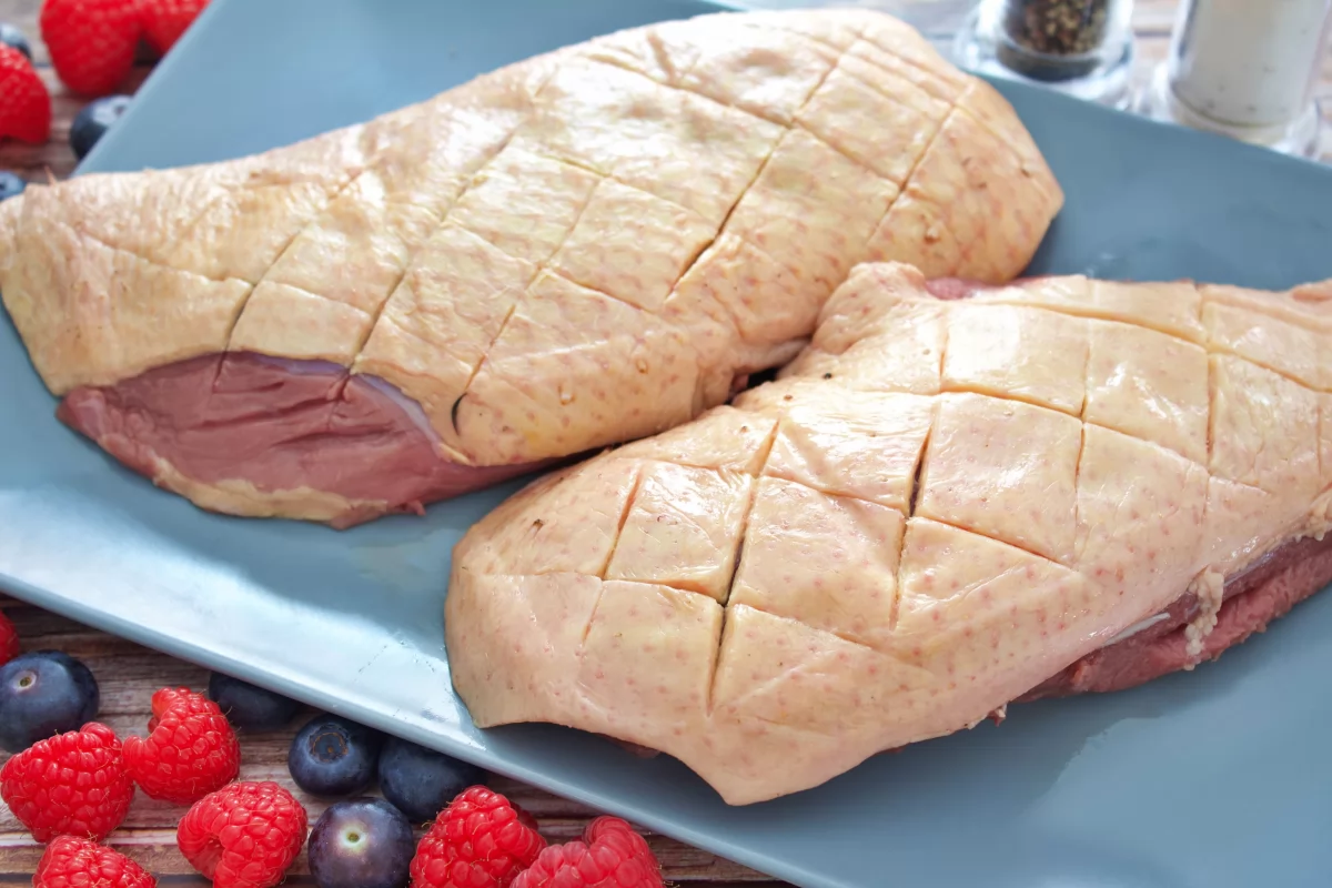 La grasa del magret de pato a la plancha cortada