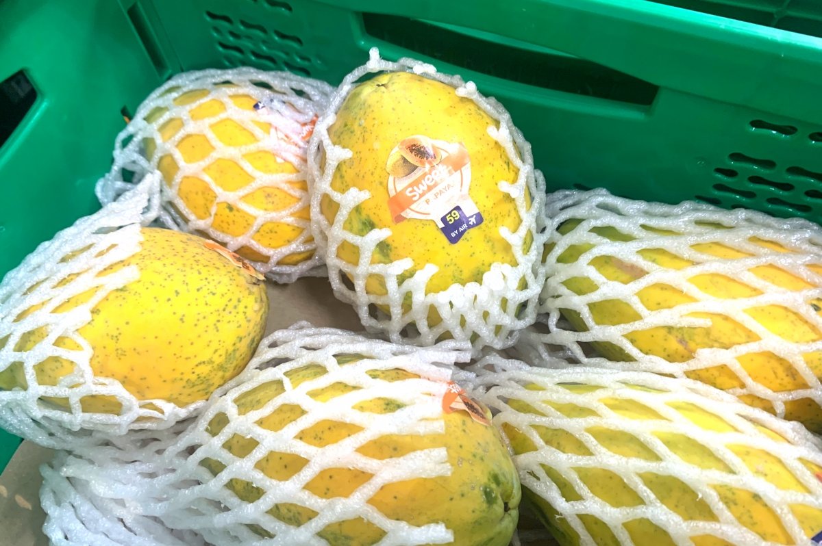 La papaya es una de las frutas más veraniegas disponibles en Mercadona