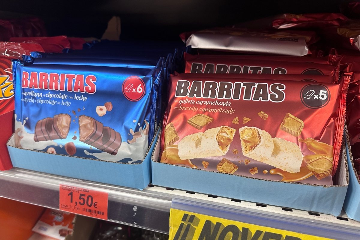 Las barritas de barquillo rellenas de Mercadona que imitan a las de Kinder Bueno en un supermercado de la cadena