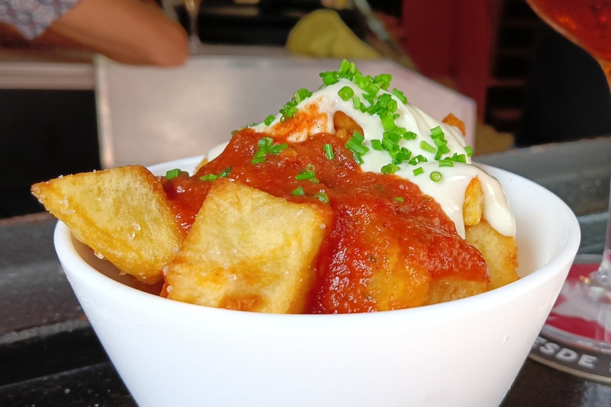 Las deliciosas bravas del bar de Barcelona Rec Comtal 21