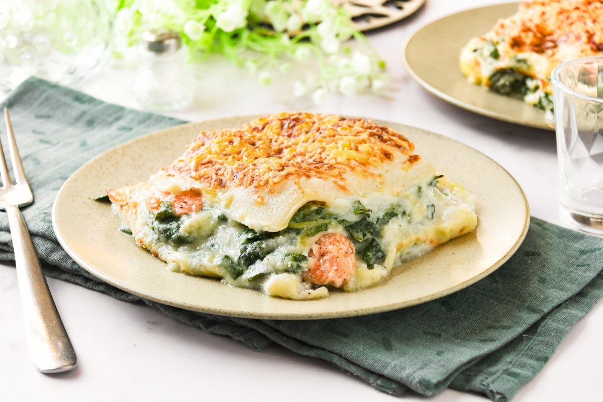 Lasaña de salmón y espinacas lista para comer