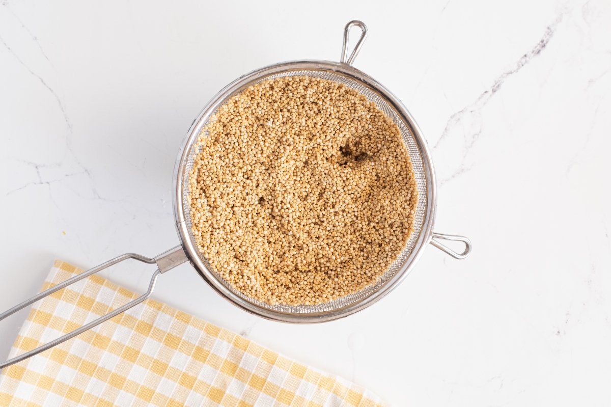 Lavamos la quinoa de la quinoa con leche